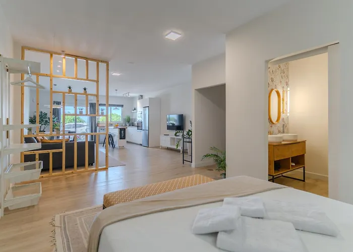 Апартаменти Loft The Pa By Paramount Holidays Адехе